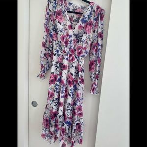 Beautiful floral dress. Worn once to rehearsal dinner- no longer fits